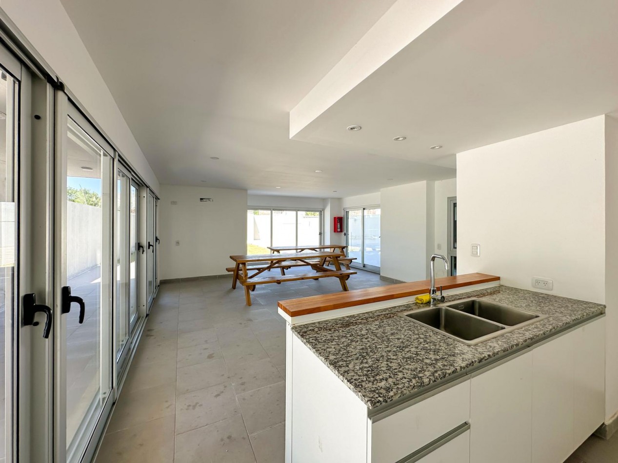 Oportunidad! Departamento un Dormitorio con cochera en el epicentro de Alberdi Bv.Rondeau 1800 Piso 12-03 Cochera Subsuelo 00-16