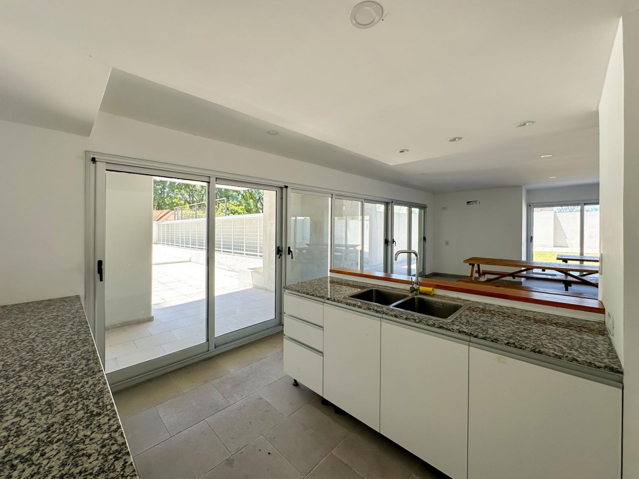 Oportunidad! Departamento un Dormitorio con cochera en el epicentro de Alberdi Bv.Rondeau 1800 Piso 12-03 Cochera Subsuelo 00-16