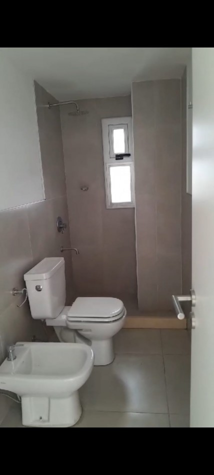 Oportunidad! Departamento un Dormitorio con cochera en el epicentro de Alberdi Bv.Rondeau 1800 Piso 12-03 Cochera Subsuelo 00-16